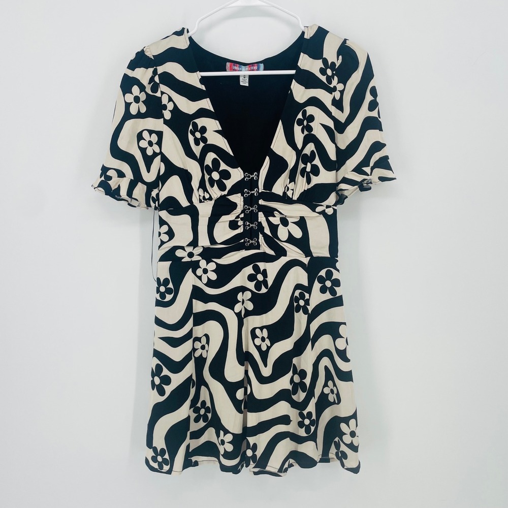 Urban‎ Outfitters Bl Aritha Hook & Eye Black Cream Groovy Floral Mini Dress sz M